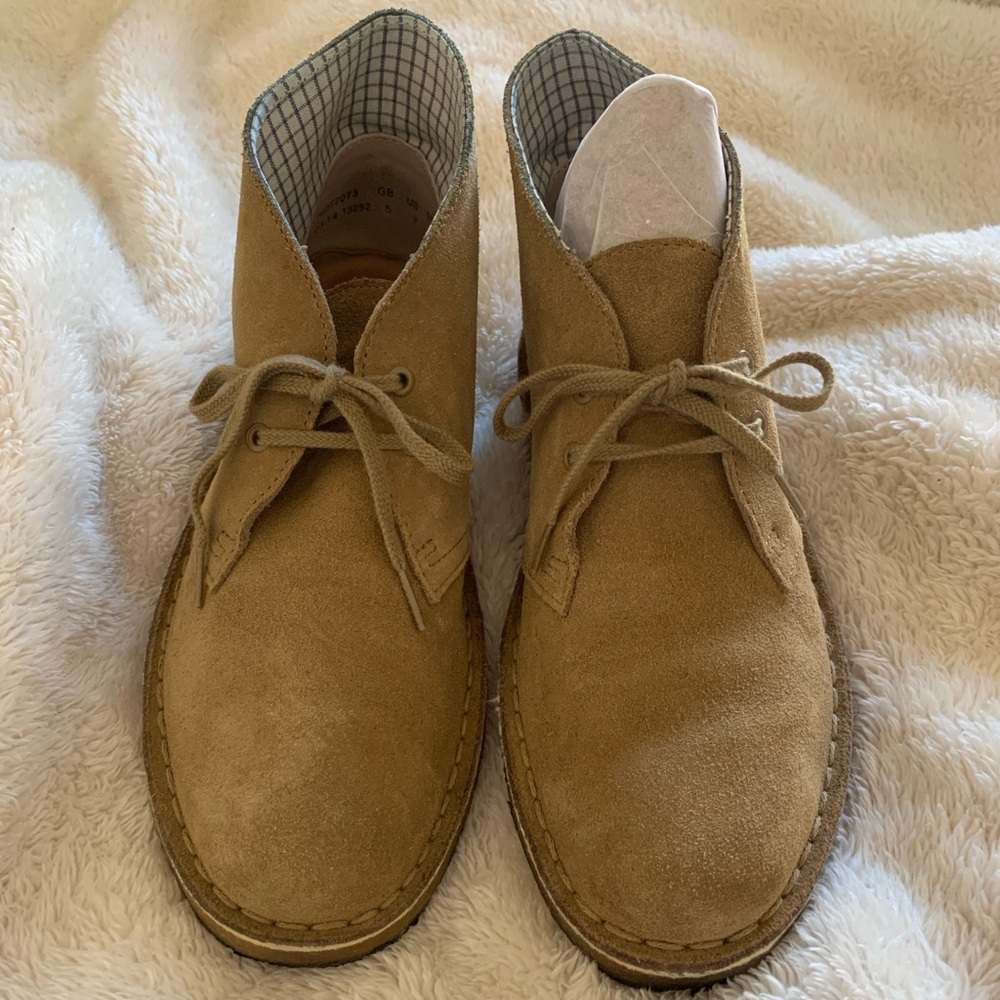 Clarks Women's Light Tan Suede Desert Boots - Picture 5 of 10